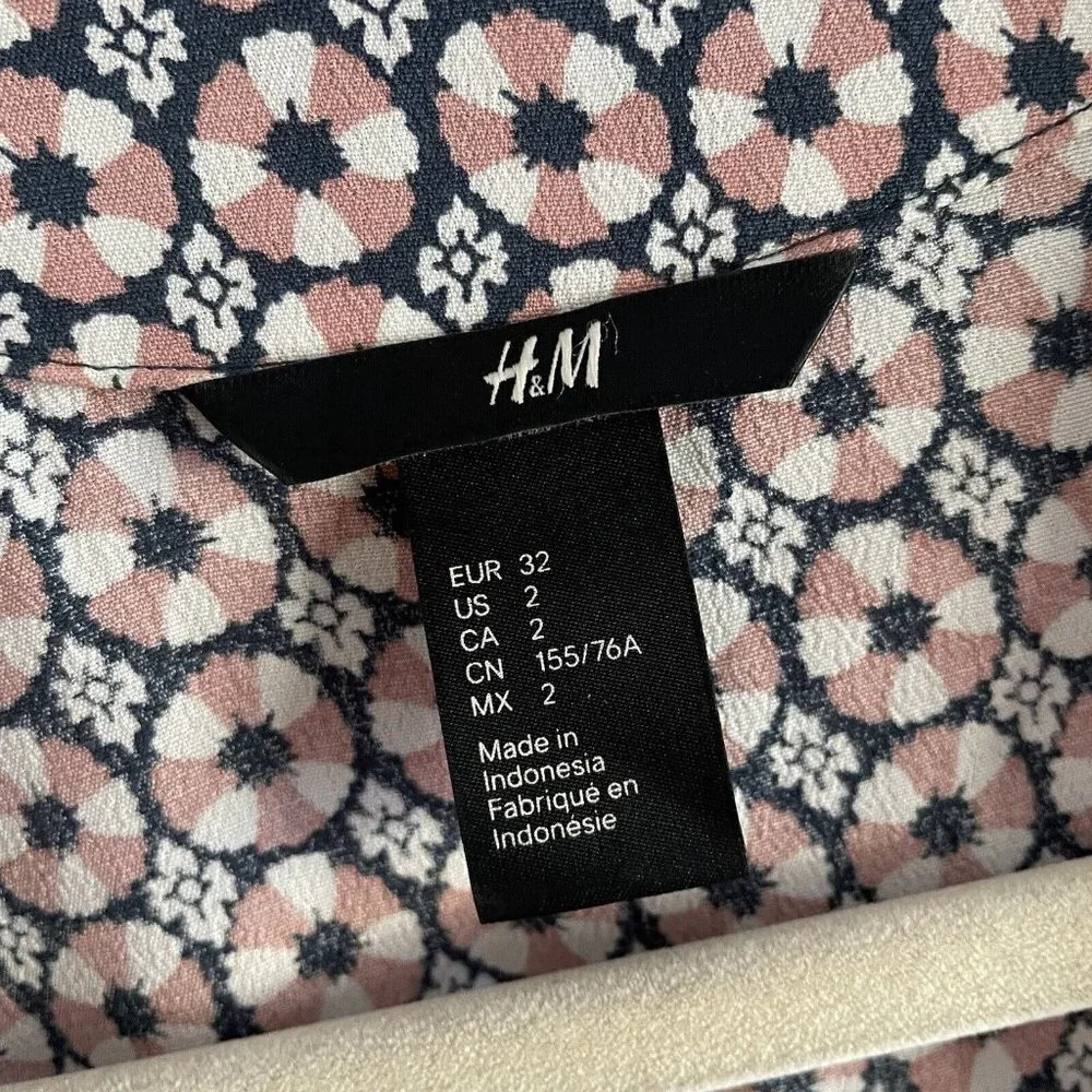 H & M Women’s SZ 2 Blue and Pink Design Long Sleeve Wrap  Dress